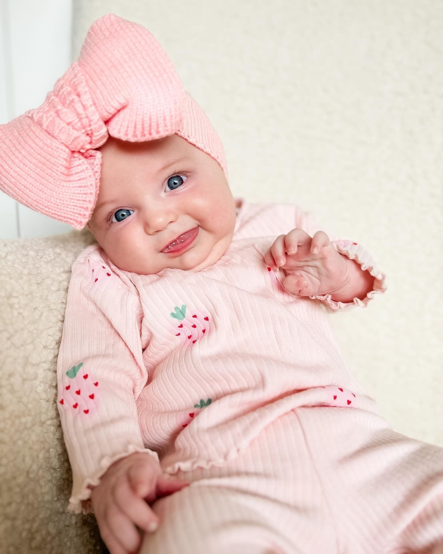 3-Piece Baby Outfit Set – Long Sleeve Bodysuit, Pants, and Hat