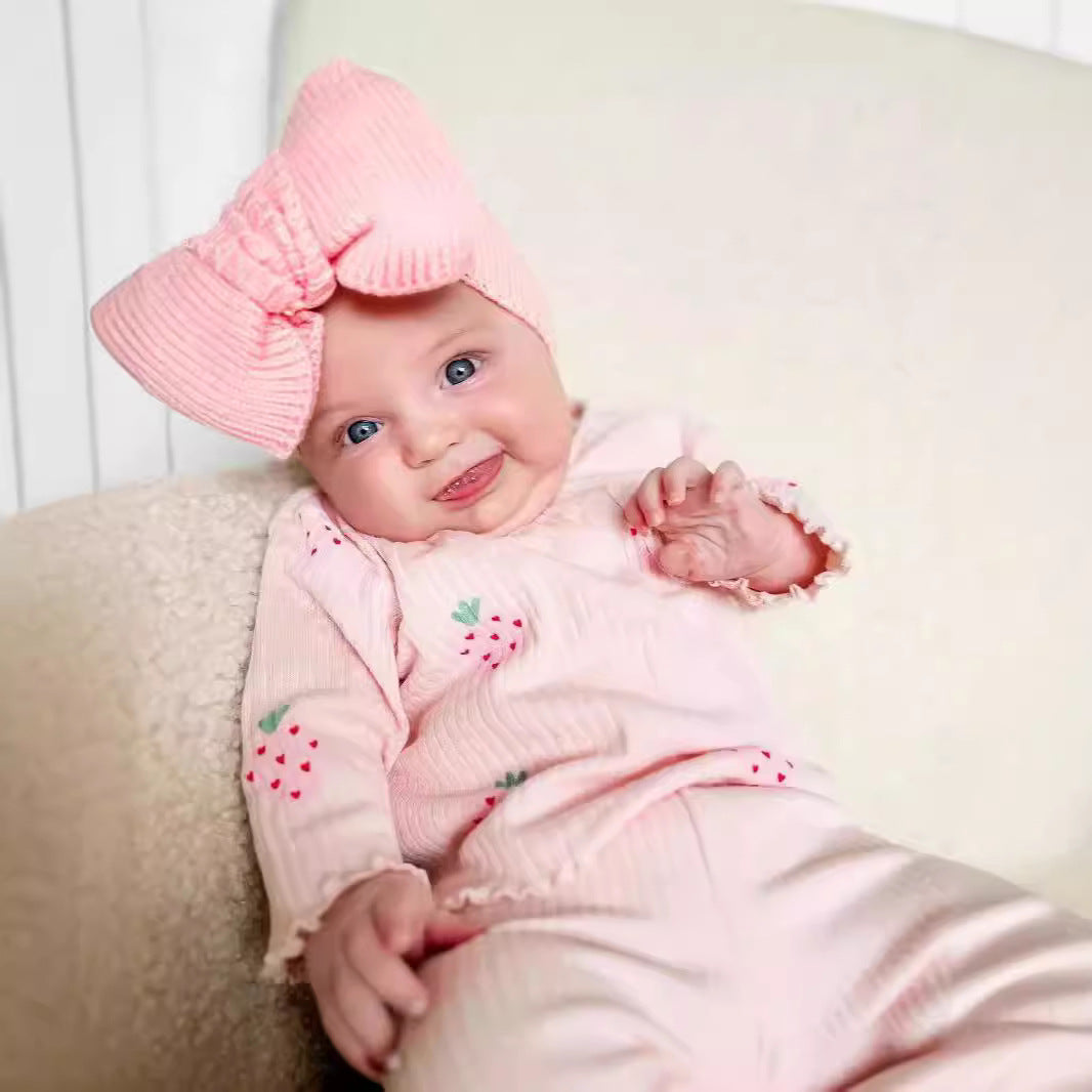 3-Piece Baby Outfit Set – Long Sleeve Bodysuit, Pants, and Hat